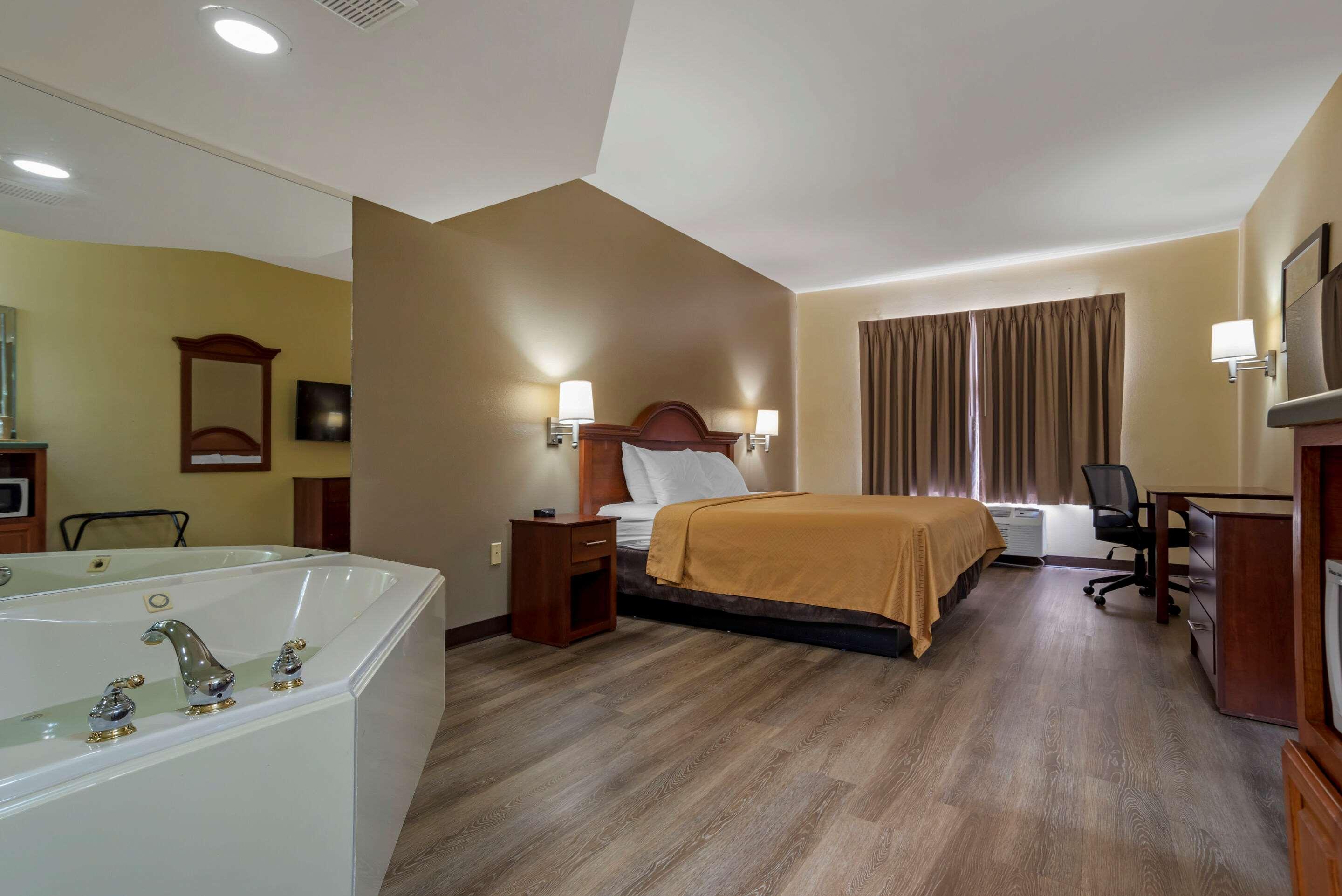 Econo Lodge Inn & Suites Flowood Eksteriør bilde